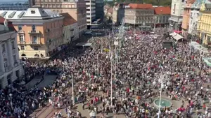 Protest de amploare în Croația din cauza a 37.000 de tone de deșeuri. Poluarea ar putea ajunge spre Marea Adriatică