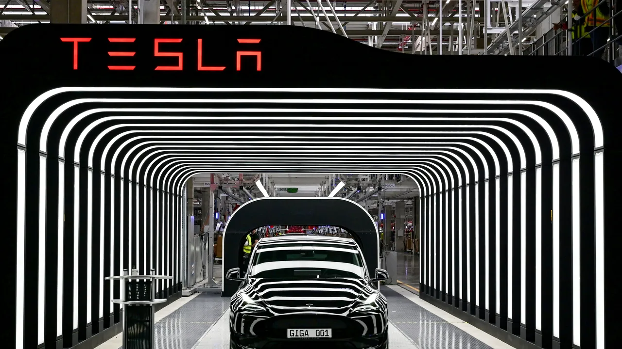 Tesla a livrat un număr record de vehicule în ciuda faptului că există întreruperi în lanţul mondial de aprovizionare