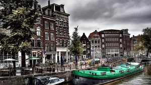 Craniu de om, găsit în faţa unui bar din Amsterdam. Poliţia suspectează o asasinare