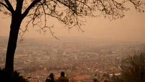 O masă de aer încărcată cu particule de praf saharian va ajunge deasupra României marţi dimineaţă