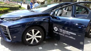 Maşini cu hidrogen, care consumă de 50 de euro la 500 km şi elimină apă potabilă, expuse la Timişoara | FOTO