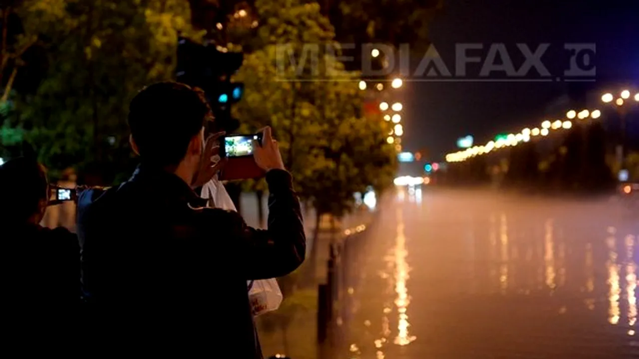 Nivelul pe râul Dâmboviţa, redus pentru a evacua apa acumulată în Capitală în urma precipitaţiilor. Trafic îngreunat pe mai multe artere