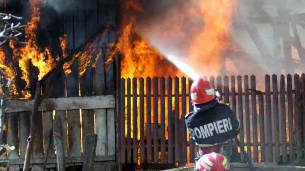Incendii pe bandă rulantă în judeţul Galaţi. O persoană a murit, iar pagubele sunt însemnate. FOTO
