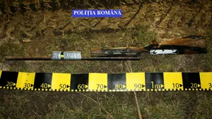 Tânăr cercetat  după ce a fost prins de poliţişti cu o armă de vânătoare confecţionată artizanal - FOTO 