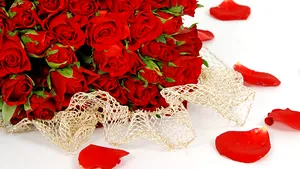 Trandafirii roşii, florile preferate ale românilor, generează peste 40% din vânzările florăriilor