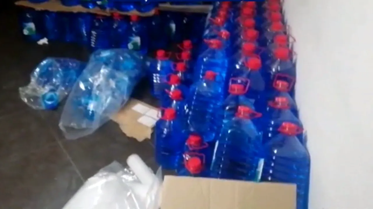 Poate ai cumpărat şi tu spirt contrafăcut. Poliţia încă găseşte produse de igienă falsificate