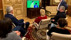 Fotografia publicată de Viorica Dăncilă în timpul meciului cu Suedia. Reacţiile declanşate pe Facebook