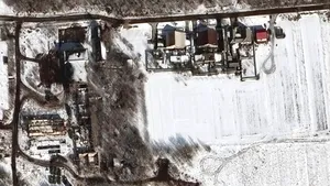 Criza din Ucraina. Noile imagini din satelit arată trupe ruseşti desfăşurate în ferme şi oraşe din apropierea graniţei

