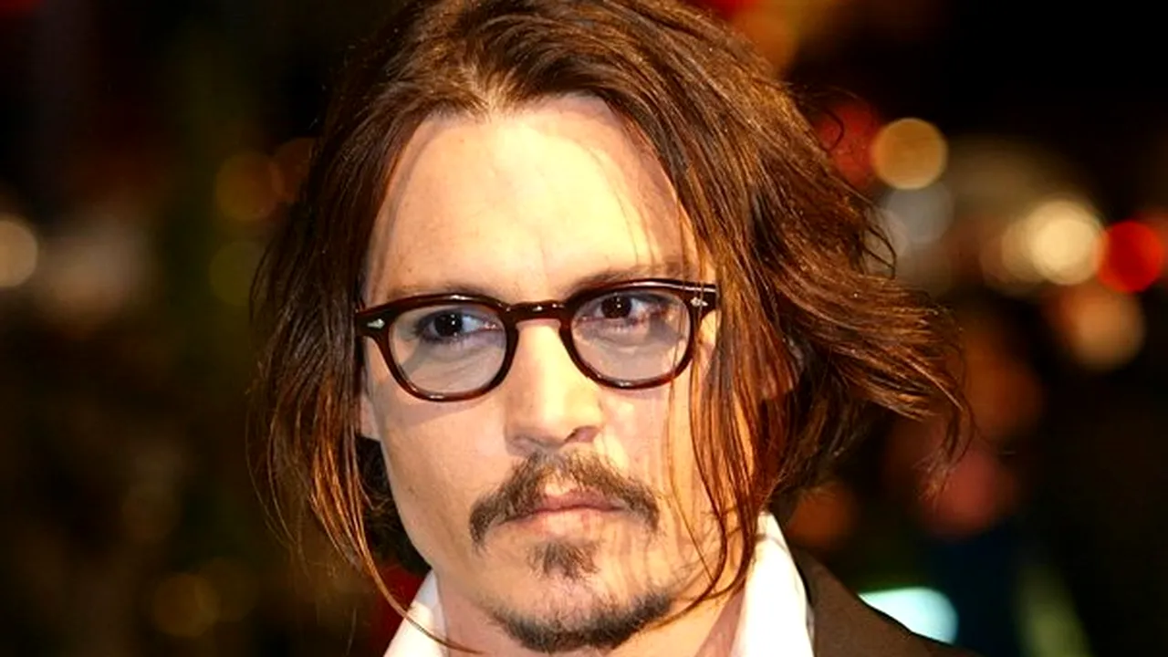 Johnny Depp are o nouă iubită. Cu cine a înlocuit-o pe Vanessa Paradis şi ce cadou i-a făcut - FOTO