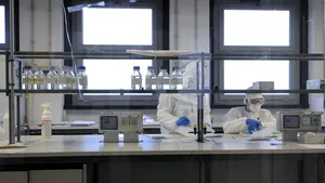 Ce se întâmplă într-un laborator care pune diagnosticul de COVID 19 | VIDEO
