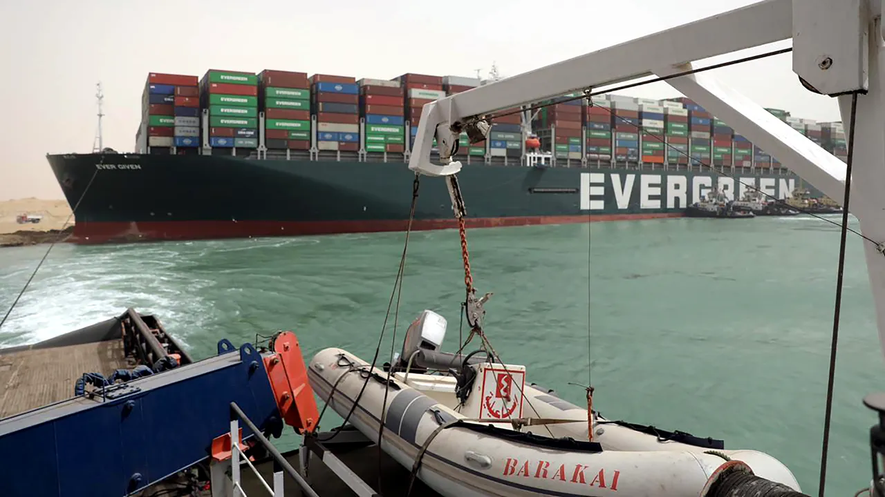 VIDEO Blocajul de pe Canalul Suez: nava Ever Given a fost repusă pe linia de plutire. Bursele asiatice şi preţurile petrolului reacţionează