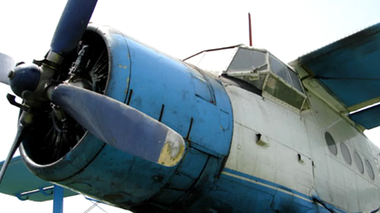 Un avion utilitar s-a prăbuşit la Ştefăneşti (Video ProTv)