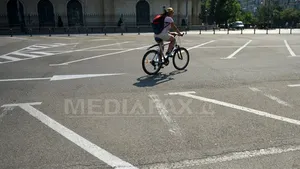 Oprescu: Marcajele stradale au fost începute timid, din cauza vremii, dar se va lucra şi duminica