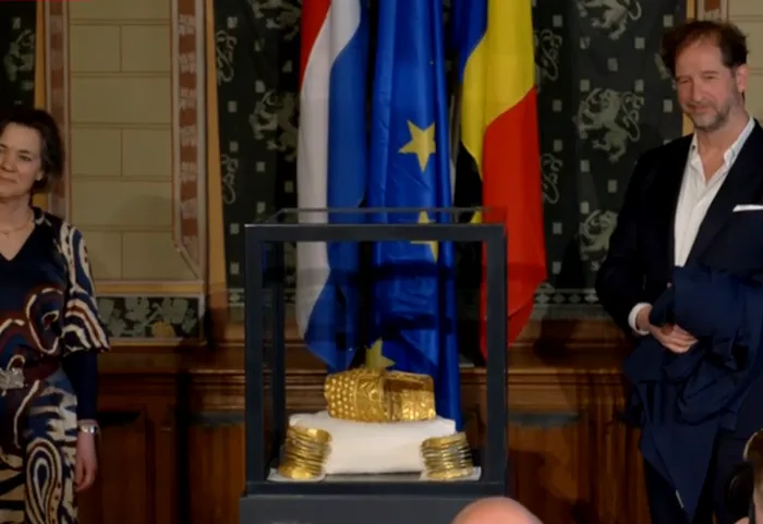 Breaking News UPDATE: Este oficial! Coiful de la Coțofenești și două brățări au fost recuperate