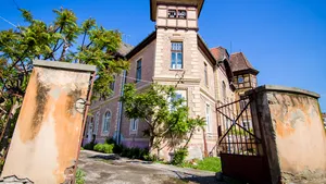 REPORTAJ - Sibiu: Aproape 9.000 de elevi învaţă în şcoli revendicate sau retrocedate. Chiriile lunare 70.000 lei - GALERIE FOTO