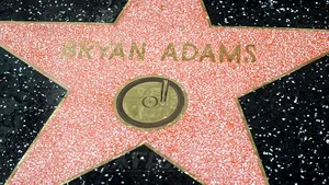 Bryan Adams a primit o stea pe Hollywood Walk of Fame - FOTO