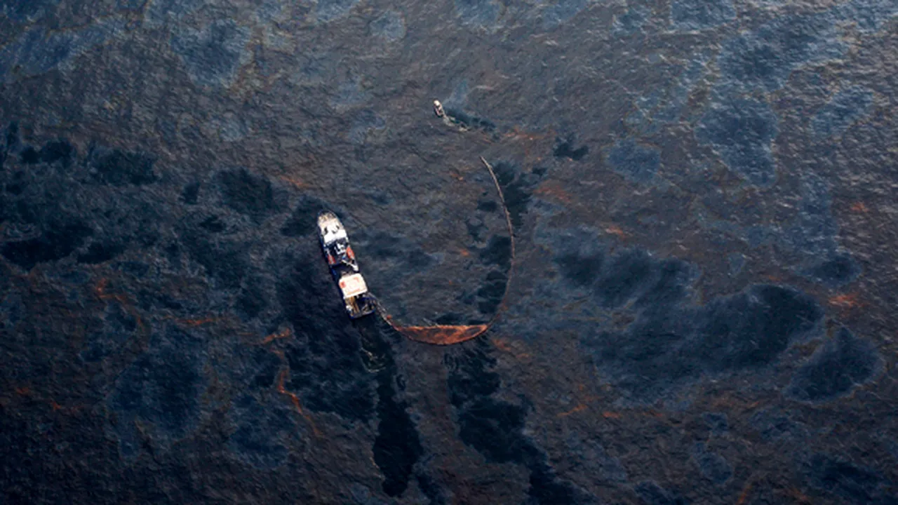 Pata de petrol care ameninţă coastele statului Louisiana, decretată 