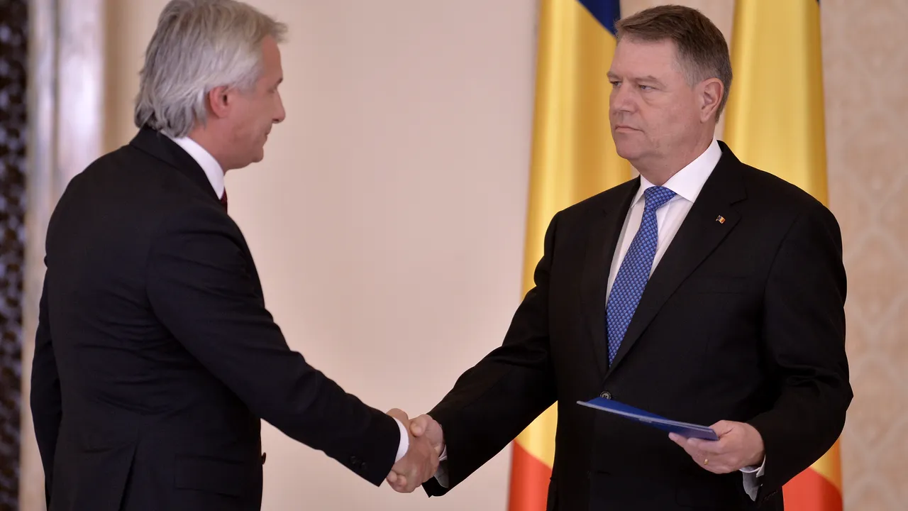 Iohannis a semnat decretele de numire a miniştrilor interimari Eugen Teodorovici şi Rovana Plumb, la Dezvoltare şi Transporturi