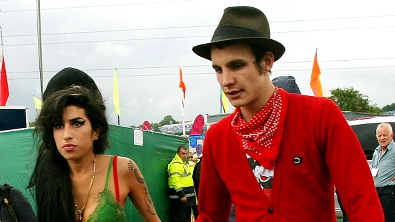 Amy Winehouse s-a logodit cu fostul ei soţ, Blake Fielder-Civil