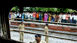 India: Cel puţin 32 de morţi, în urma unui incendiu izbucnit într-un tren