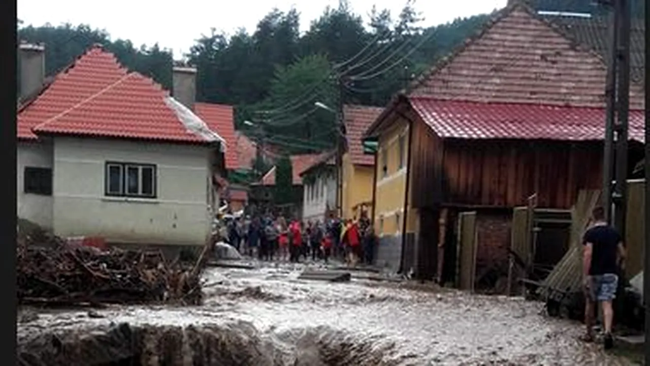 Alertă în judeţul Bihor. Un copil de 4 ani luat de viitură, este căutat de zeci de pompieri