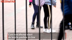 Cum sunt afectaţi elevii de lecţiile predate online. „Este un an pierdut”