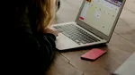 O capitală europeană vrea să limiteze folosirea calculatoarelor și tabletelor în școlile primare la două ore pe săptămână