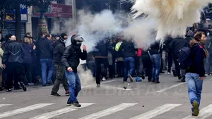 Vezi aici imagini cu protestele violente din Grecia - GALERIE FOTO