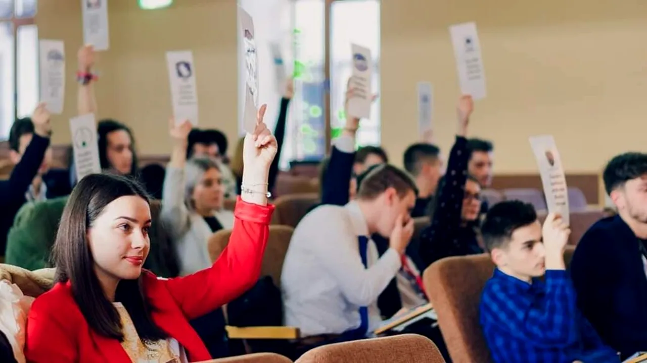 Consiliul Național al Elevilor critică noile planuri-cadru: prea puține opționale, lipsă de consultare și strategie pentru profesori