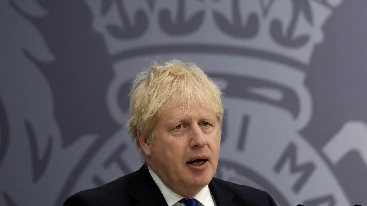 Boris Johnson a anunţat că migranţii care intră ilegal în Marea Britanie vor fi transportaţi în Rwanda
