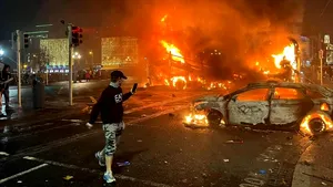 Proteste violente izbucnesc la Dublin după înjunghierea a trei copii şi doi adulţi