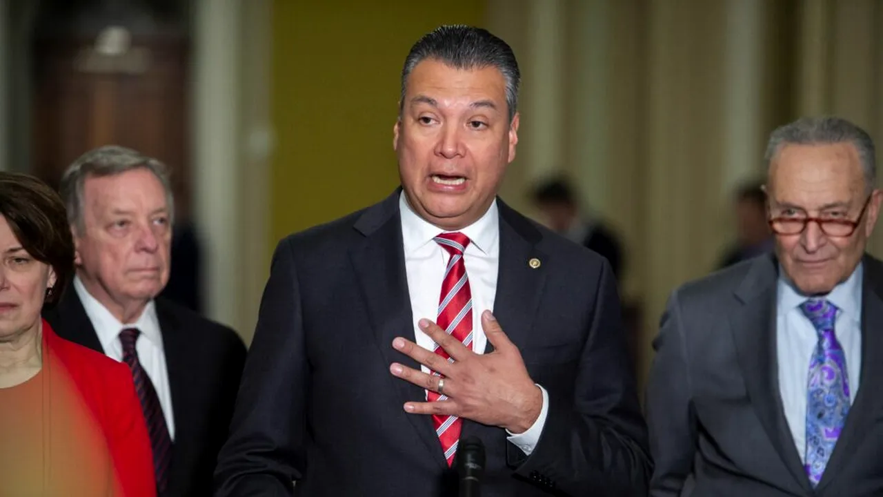 Doi senatori din SUA cer ca guvernul Trump să nu folosească datele din platforma asigurărilor de sănătate pentru a deporta imigranții