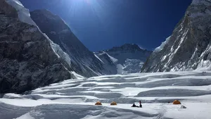 China interzice accesul pe Everest din cauza coronavirusului