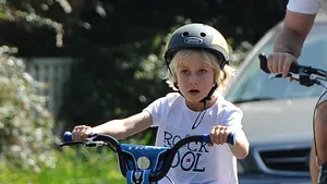 VIDEO Gestul neobişnuit al unor hoţi care au furat bicicleta unui băiat. Copilul a rămas fără cuvinte