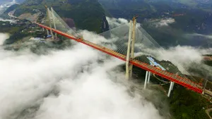 VIDEO Cel mai înalt pod din lume, inaugurat în China