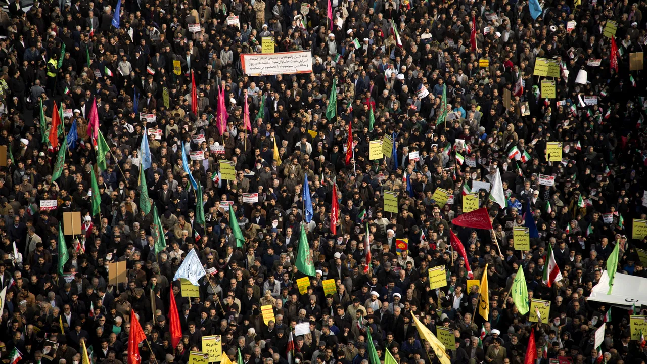 VIDEO | 7.000 de persoane arestate în urma protestelor din Iran faţă de scumpirea carburanţilor