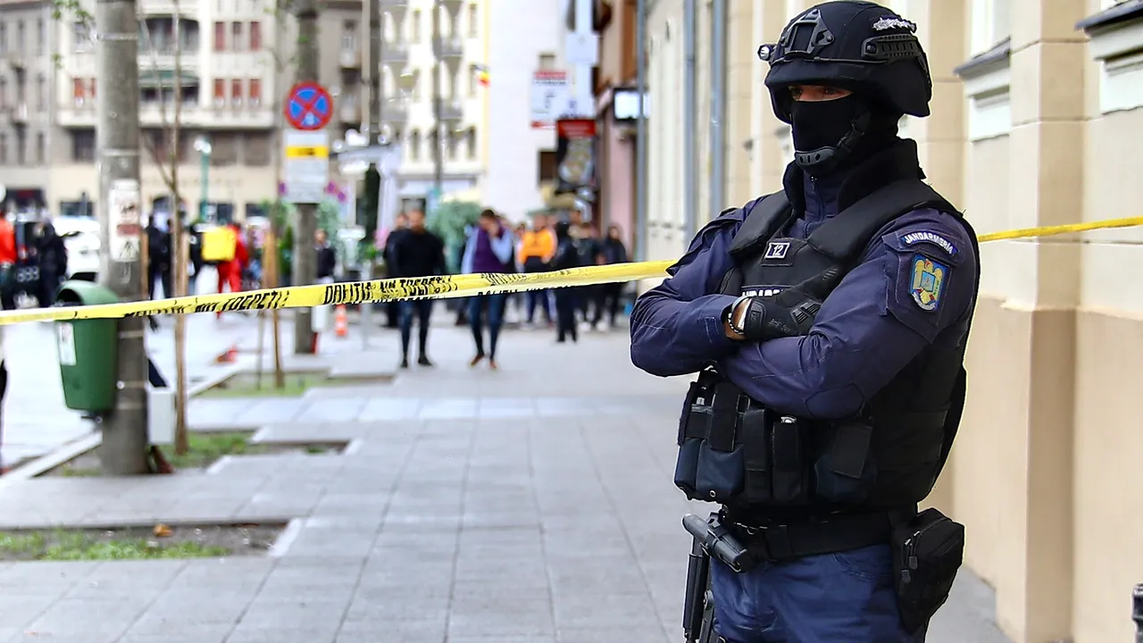 O şcoală şi o clădire de birouri din Cluj-Napoca, evacuate după o ameninţare cu bombă