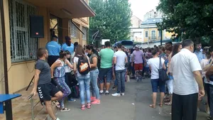 ADMITERE 2016: Aglomeraţie la înscrierea la liceele din Bucureşti - FOTO, VIDEO