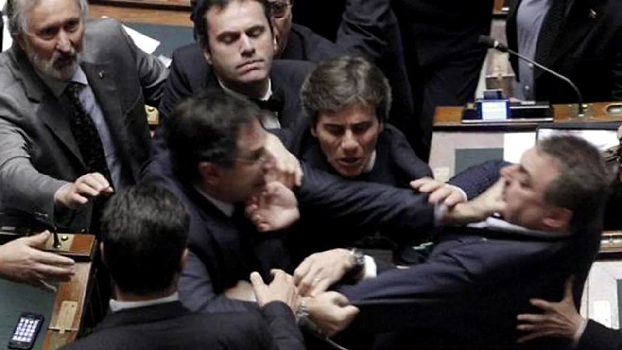 Bătaie în Parlamentul italian pe fondul dezbaterilor privind măsurile de austeritate - VIDEO