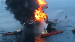 Platforma petrolieră din Golful Mexic, unde s-a declanşat un incendiu, s-a scufundat - VIDEO