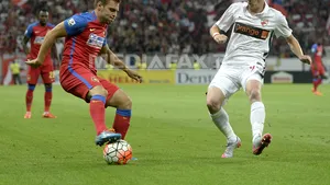 Steaua a REMIZAT cu Dinamo, în derbiul etapei a V-a a Ligii I: Partida, aproape întreruptă din cauza petardelor aruncate pe teren - FOTO