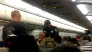 Zeci de răniţi la bordul unui avion de pasageri afectat de turbulenţe. 