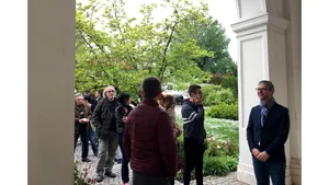 ALEGERILE DIN FRANŢA: 52,74% dintre cetăţenii francezi din România au mers la vot - FOTO