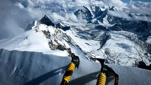 Doi alpinişti români au escaladat un vârf neatins din Himalaya