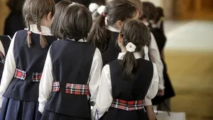 Studiu: Aproape 60% dintre părinţi cred că programul încărcat influenţează sănătatea copiilor