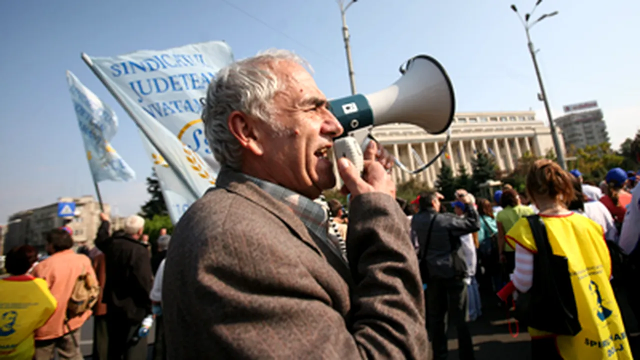 Sindicatele din educaţie amână protestele până la instalarea unui nou guvern