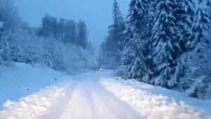 VIDEO | Staţiune montană, cu zăpadă de 30 de centimetri