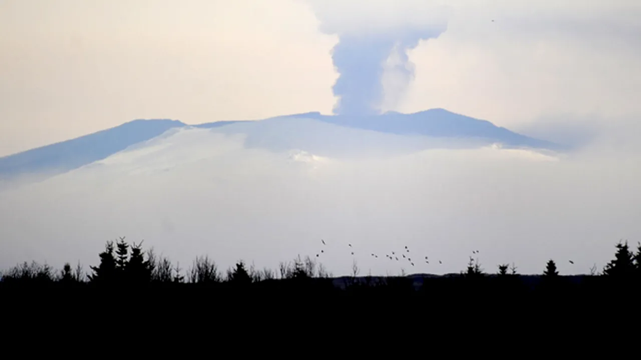 Al doilea nor de cenuşă a intrat în România - VIDEO