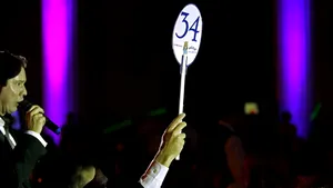 Colierul lui Gwyneth Paltrow şi geanta lui Demi Moore, împreună 20.000 de euro (Galerie Foto)