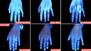 Testul care arată cât de important e să ne spălăm pe mâini. Cum acţionează săpunul împotriva viruşilor. FOTO